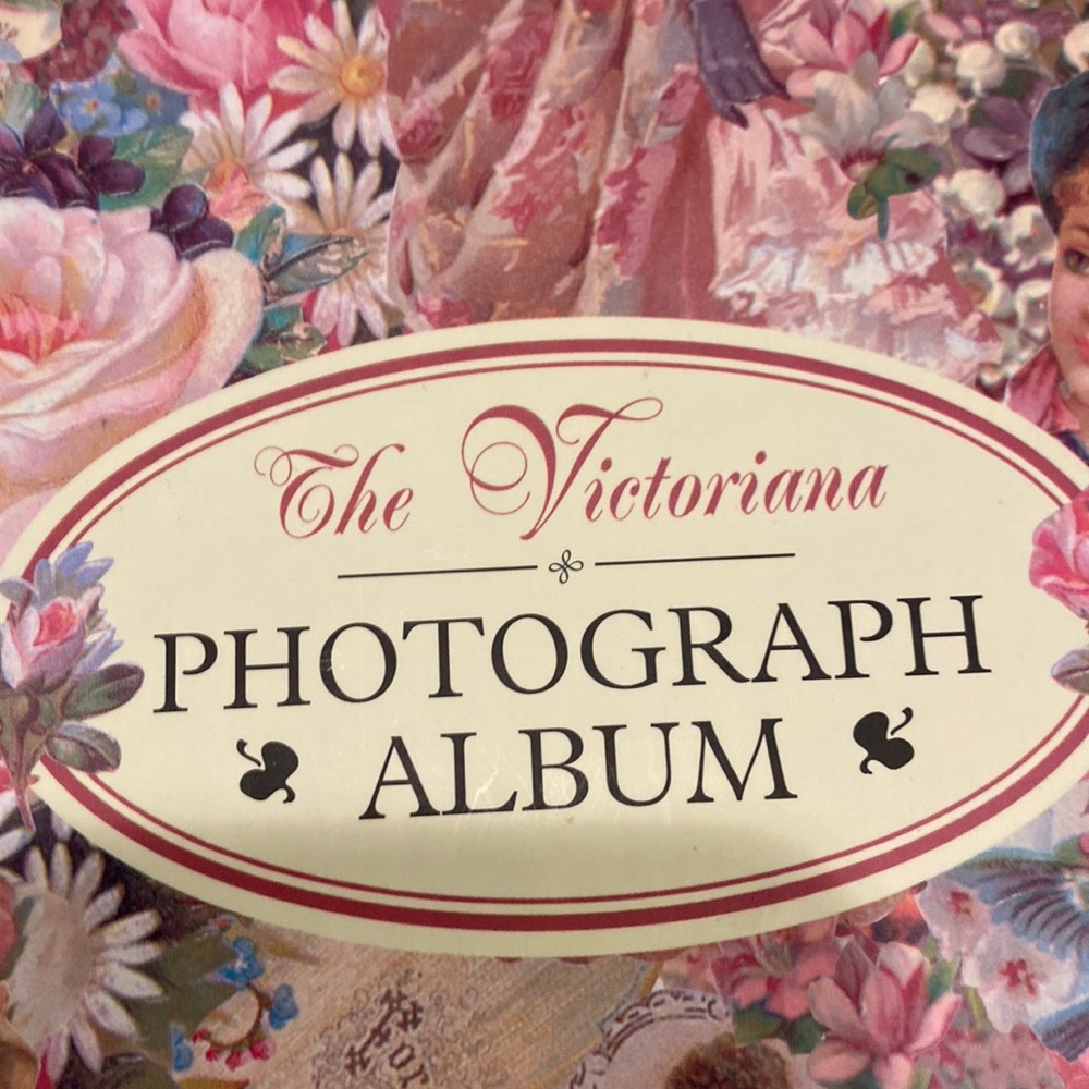 NWOT The Victoriana Photograph Album